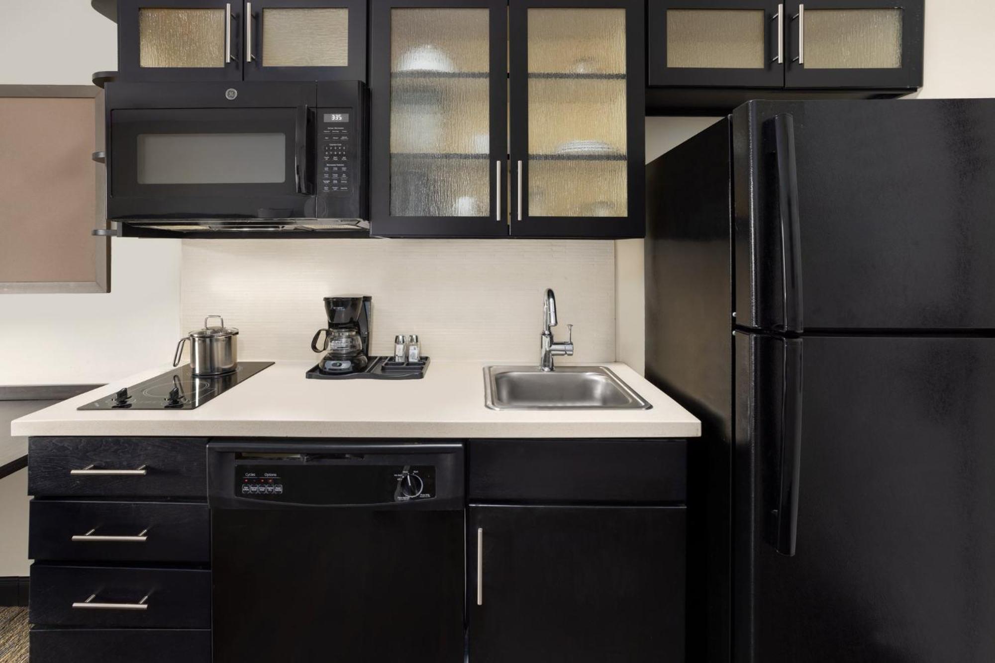 Candlewood Suites Philadelphia - Airport Area By Ihg Chester Εξωτερικό φωτογραφία