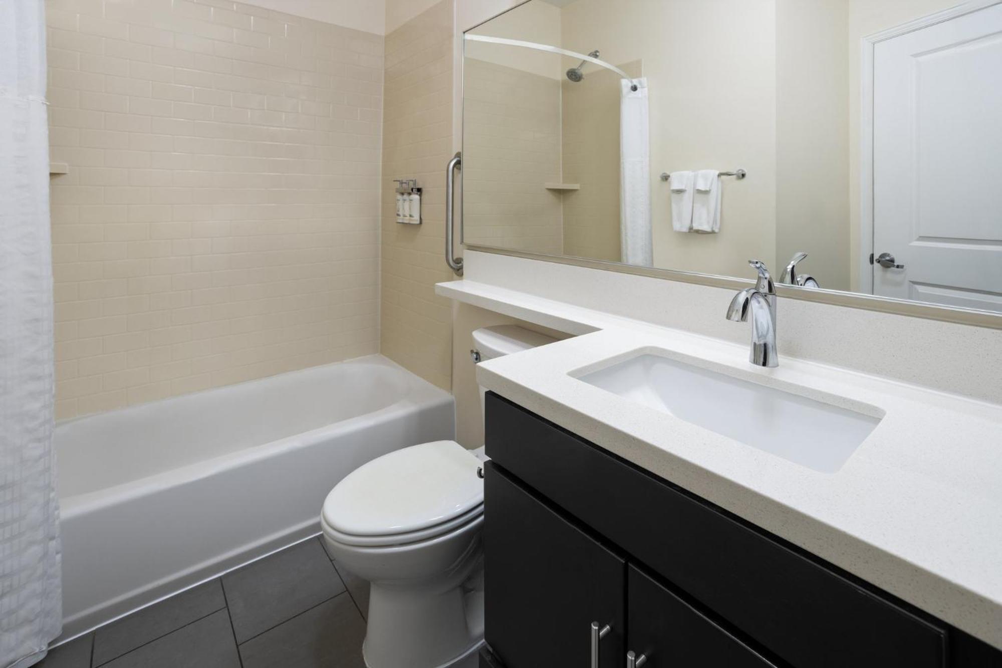 Candlewood Suites Philadelphia - Airport Area By Ihg Chester Εξωτερικό φωτογραφία