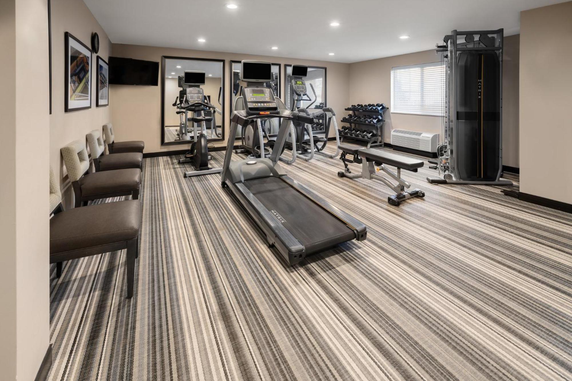 Candlewood Suites Philadelphia - Airport Area By Ihg Chester Εξωτερικό φωτογραφία
